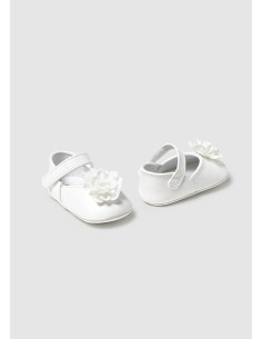 Balerini ceremonie flori nou-nascut